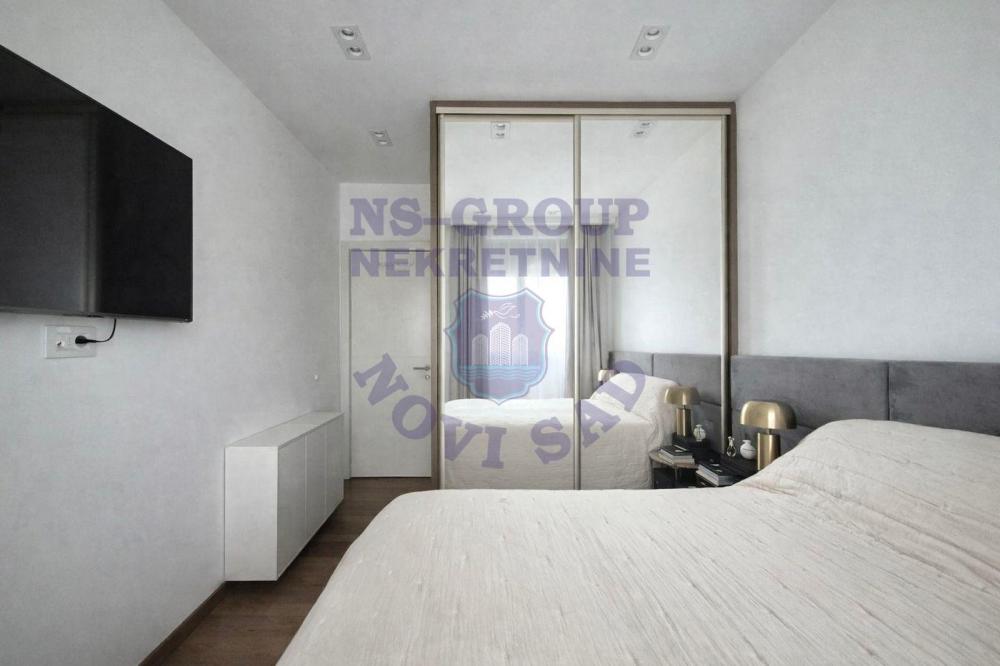 Slika 4 - Fenomenalan trosoban stan u samom Centru Novog Sada!